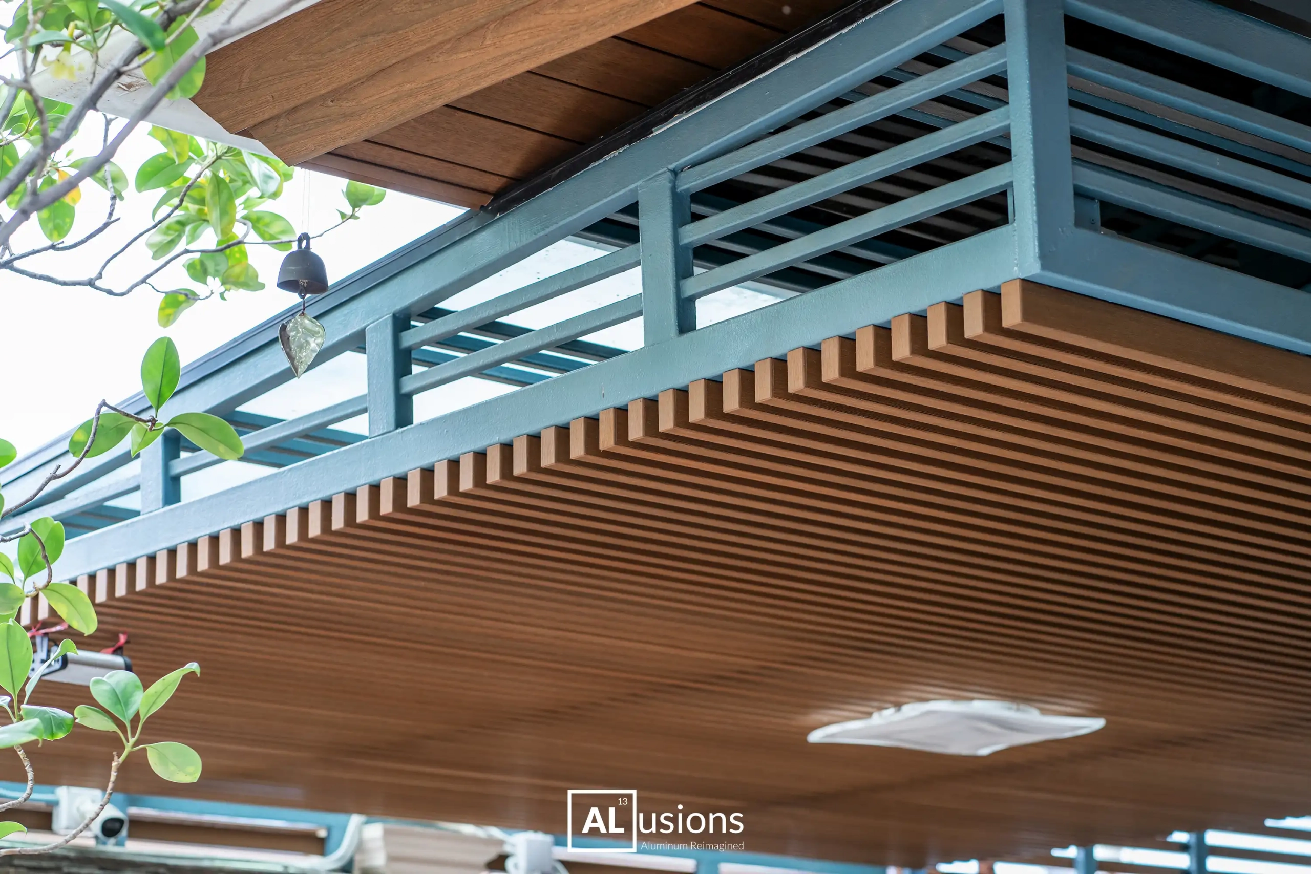 ระแนงไม้เทียมเสริมแกนอลูมิเนียม ALusions เคลือบผิวพิเศษ แข็งแรง ทนทาน ผิวสัมผัสเหมือนไม้จริง