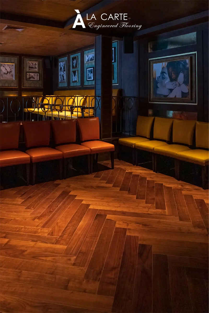 งานติดตั้งไม้พื้นเอ็นจิเนียร์ ลายก้างปลา Herringbone Pattern ที่ร้านอาหารอิตาลี สุขุมวิท